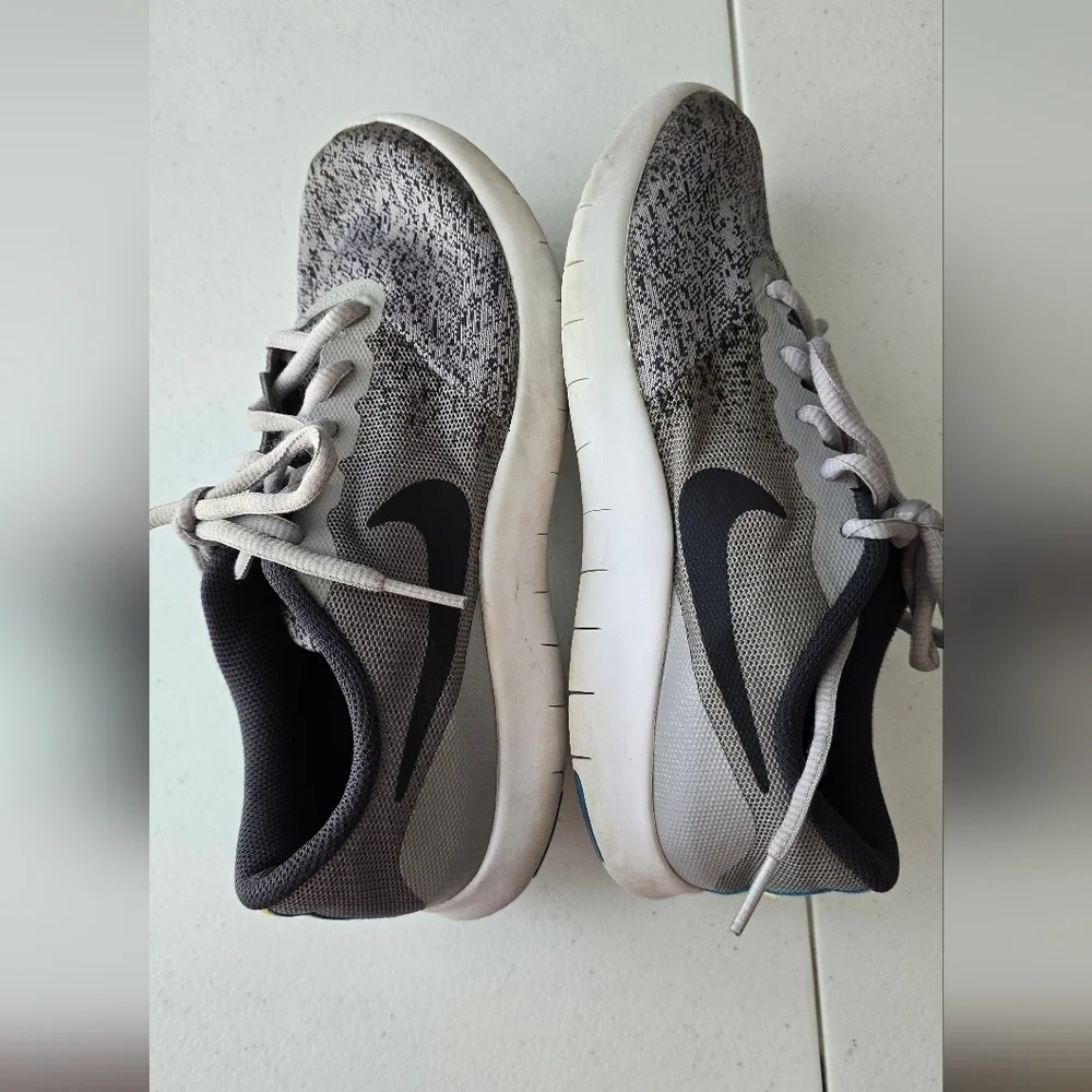 Nike Flex Contact gray size 5Y